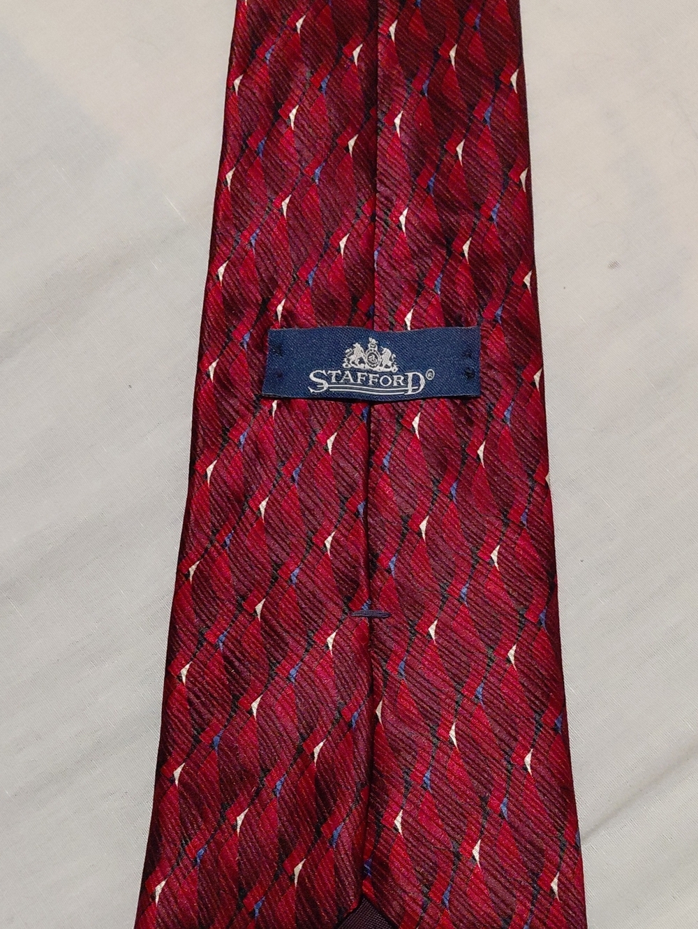 Classic Men's 100% Silk Neckties Set - Red, Blue, Black Patterns - Picture 4 of 7